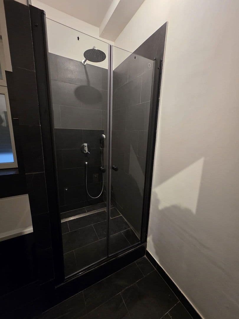 Prenájom domu 120 m², pozemek 200 m², Frankfurt, Hesensko Prenájom domu 120 m², pozemek 200 m², Frankfurt, Hesensko