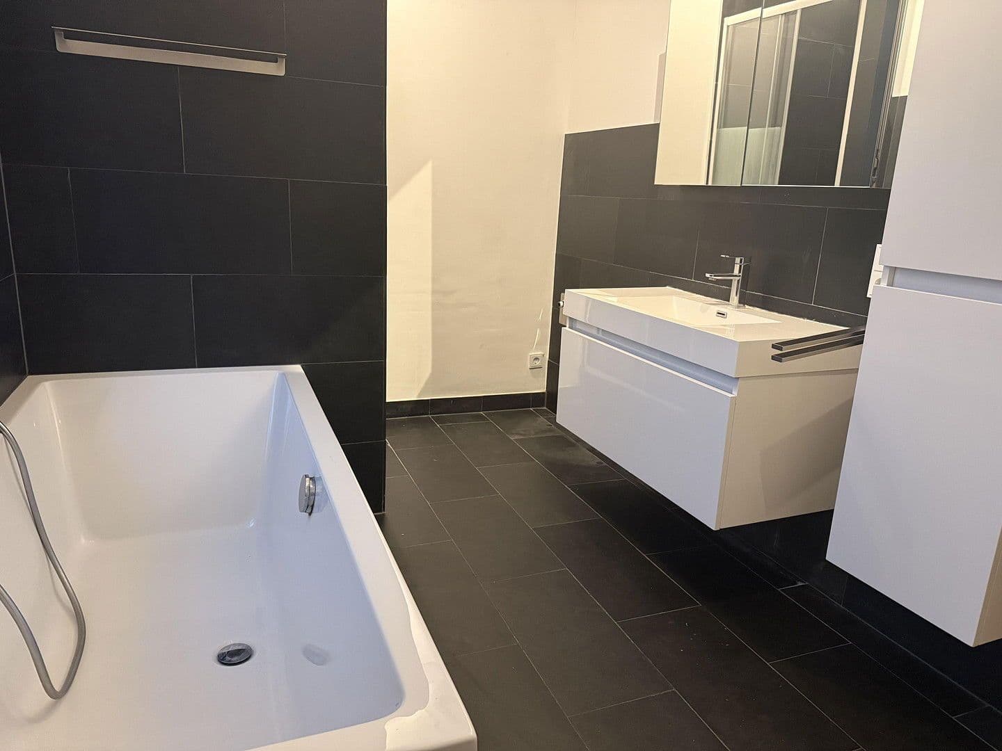 Prenájom domu 120 m², pozemek 200 m², Frankfurt, Hesensko Prenájom domu 120 m², pozemek 200 m², Frankfurt, Hesensko