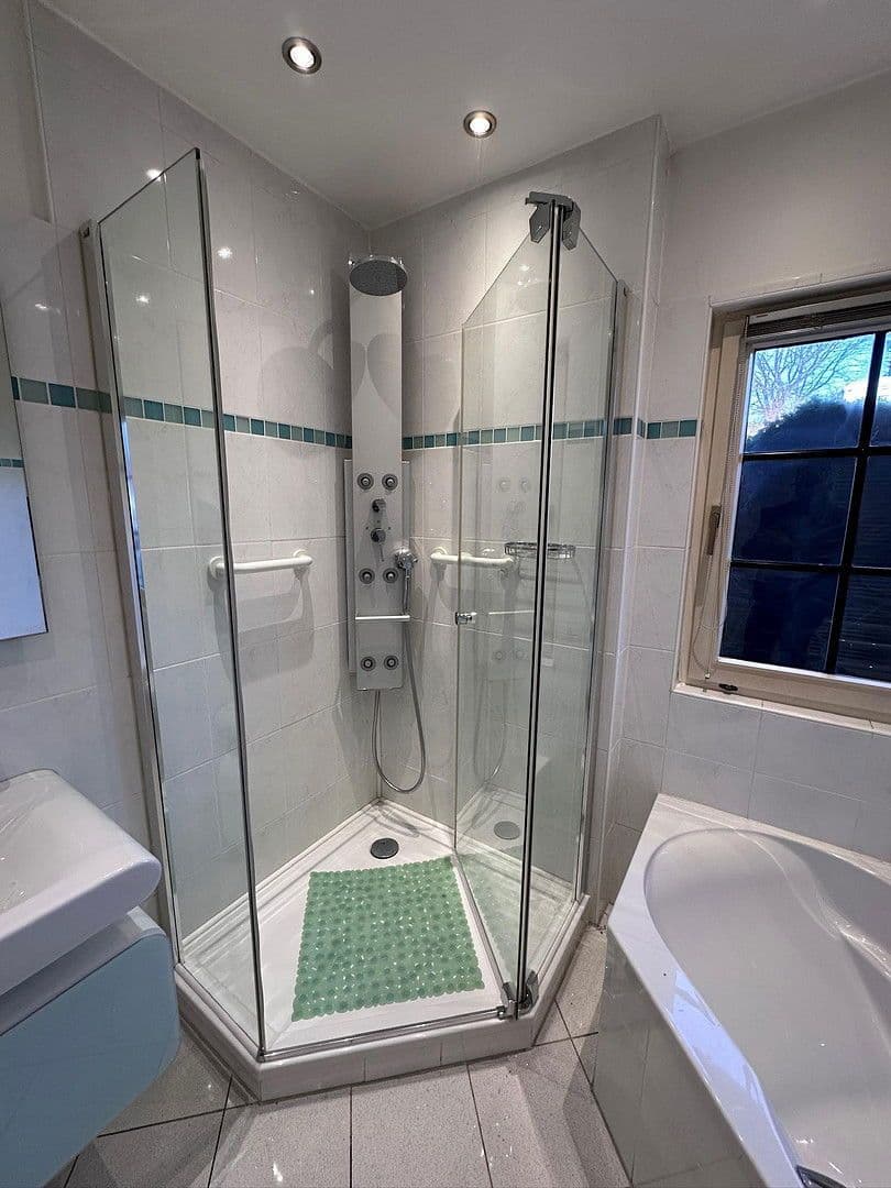 Predaj domu 228 m², pozemek 1.058 m², Solingen, Severné Porýnie - Westfálsko Predaj domu 228 m², pozemek 1.058 m², Solingen, Severné Porýnie - Westfálsko