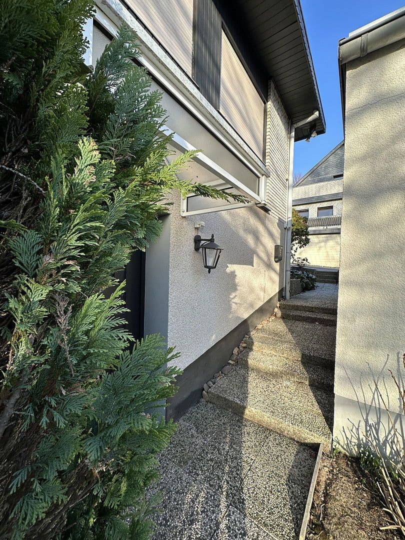 Predaj domu 228 m², pozemek 1.058 m², Solingen, Severné Porýnie - Westfálsko Predaj domu 228 m², pozemek 1.058 m², Solingen, Severné Porýnie - Westfálsko