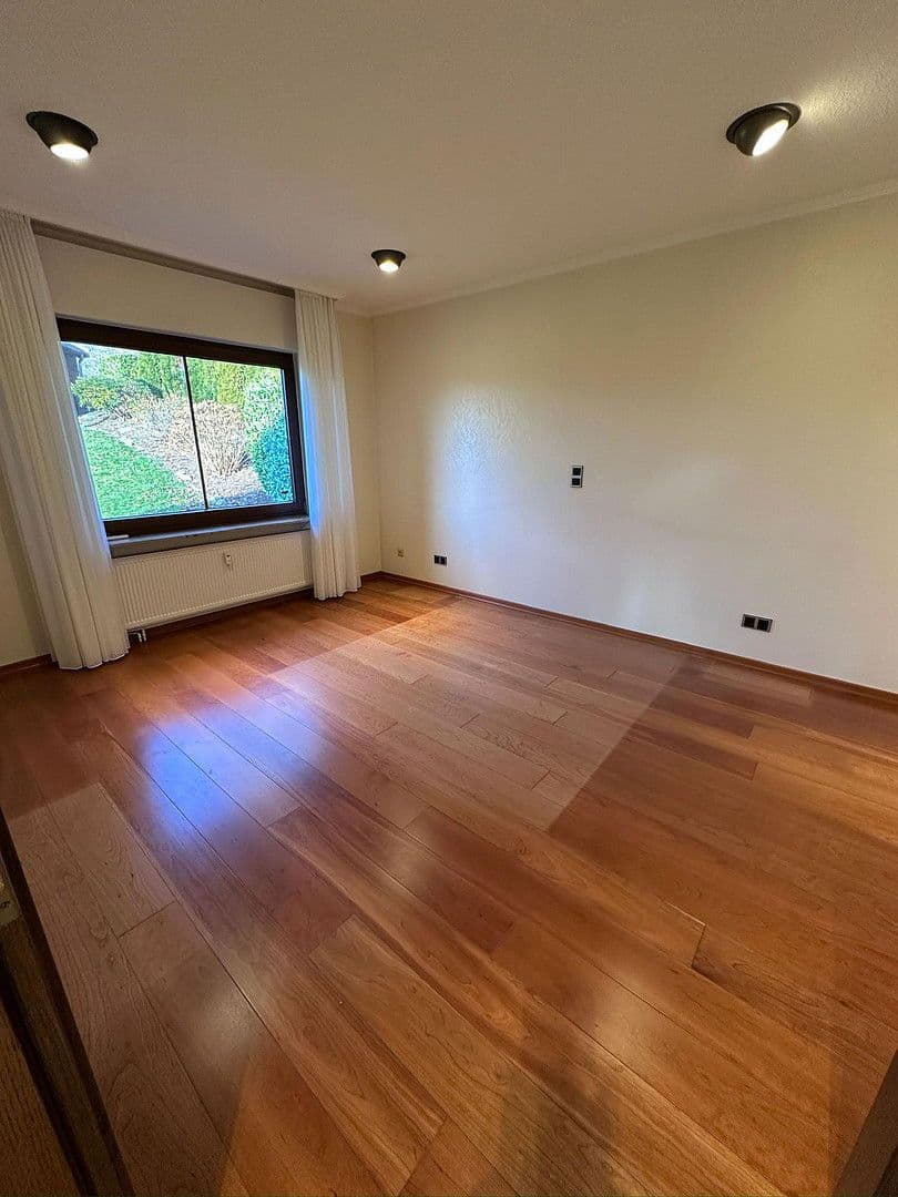 Predaj domu 228 m², pozemek 1.058 m², Solingen, Severné Porýnie - Westfálsko Predaj domu 228 m², pozemek 1.058 m², Solingen, Severné Porýnie - Westfálsko