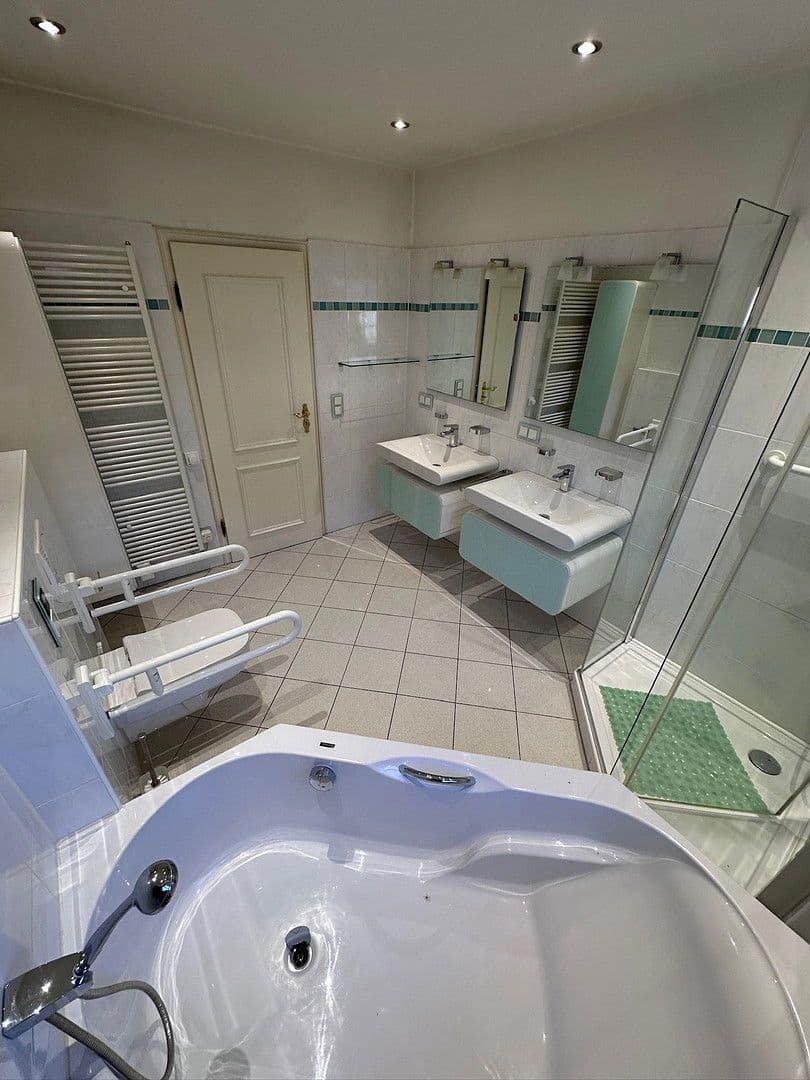 Predaj domu 228 m², pozemek 1.058 m², Solingen, Severné Porýnie - Westfálsko Predaj domu 228 m², pozemek 1.058 m², Solingen, Severné Porýnie - Westfálsko