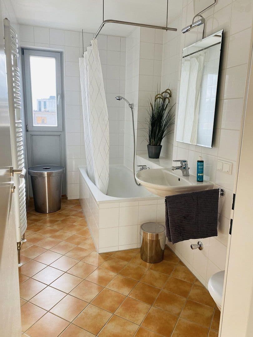 Prenájom bytu 3-izbový 88 m², St. Cajetan Str. 29, München, Bavorsko Prenájom bytu 3-izbový 88 m², St. Cajetan Str. 29, München, Bavorsko