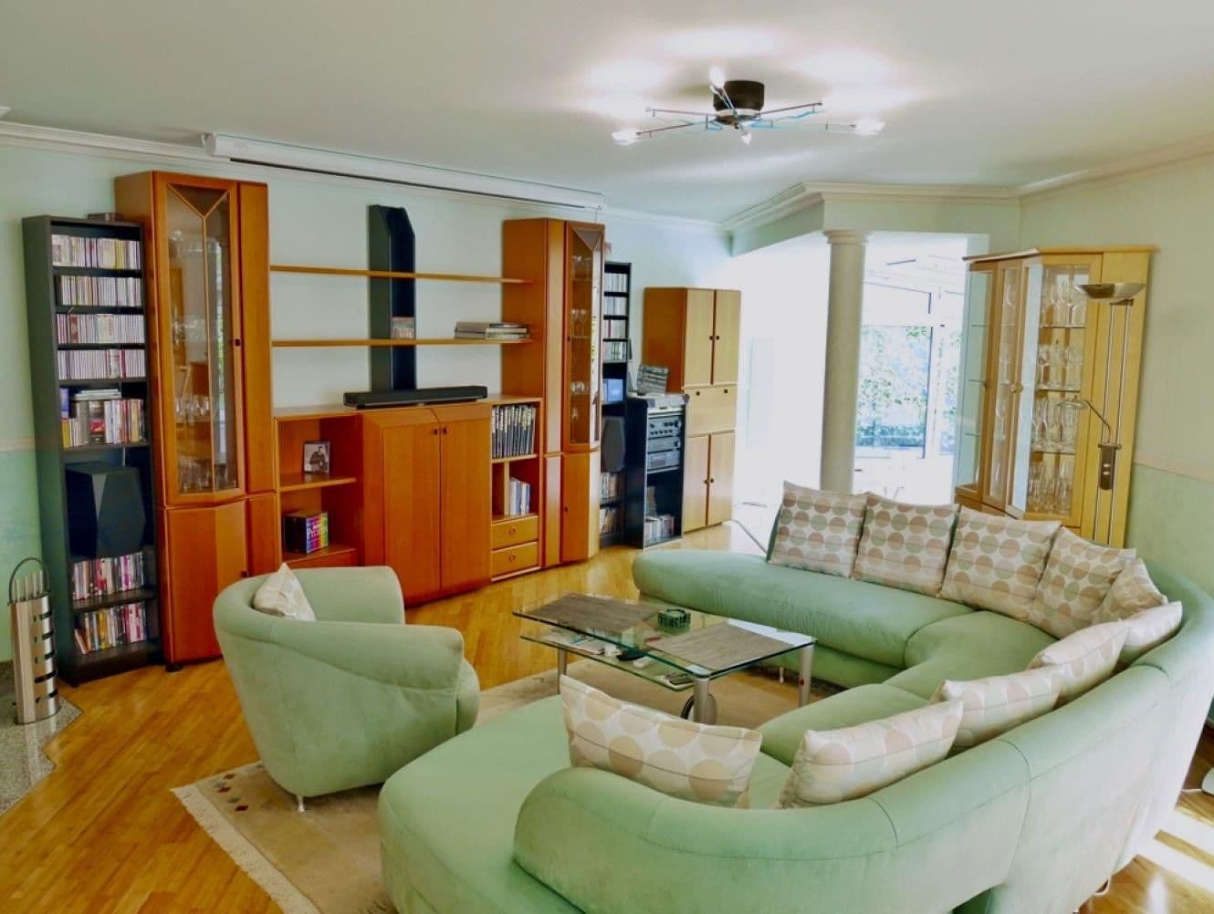 Predaj domu 200 m², pozemek 328 m², Bad Vilbel, Hesensko Predaj domu 200 m², pozemek 328 m², Bad Vilbel, Hesensko