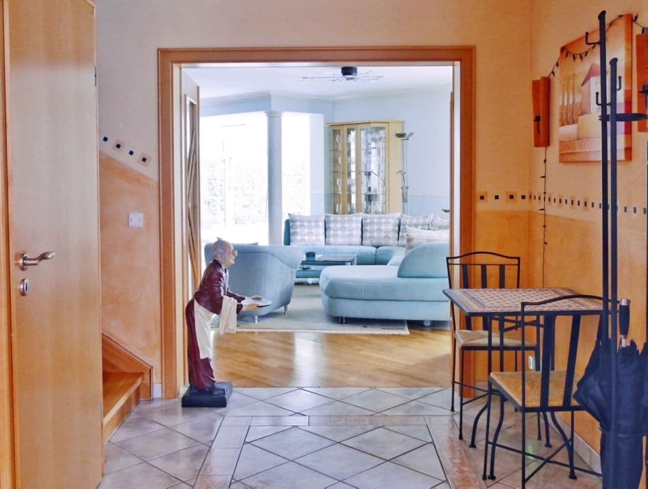 Predaj domu 200 m², pozemek 328 m², Bad Vilbel, Hesensko Predaj domu 200 m², pozemek 328 m², Bad Vilbel, Hesensko