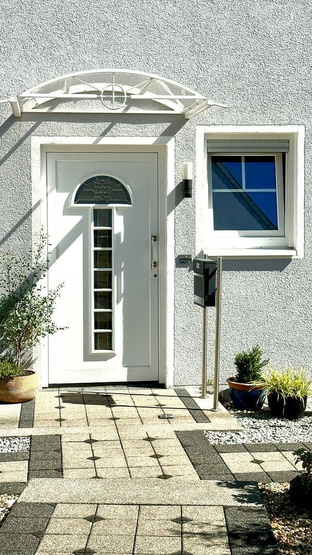 Predaj domu 200 m², pozemek 328 m², Bad Vilbel, Hesensko Predaj domu 200 m², pozemek 328 m², Bad Vilbel, Hesensko