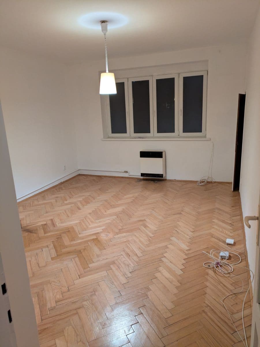 Prenájom bytu 1-izbový 35 m², Sdružení, Praha, Praha Prenájom bytu 1-izbový 35 m², Sdružení, Praha, Praha