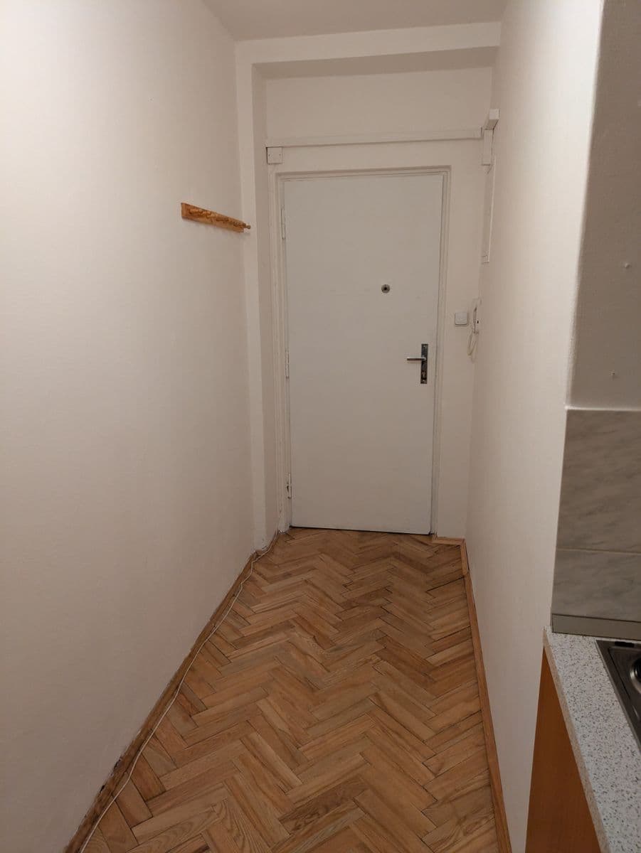 Prenájom bytu 1-izbový 35 m², Sdružení, Praha, Praha Prenájom bytu 1-izbový 35 m², Sdružení, Praha, Praha