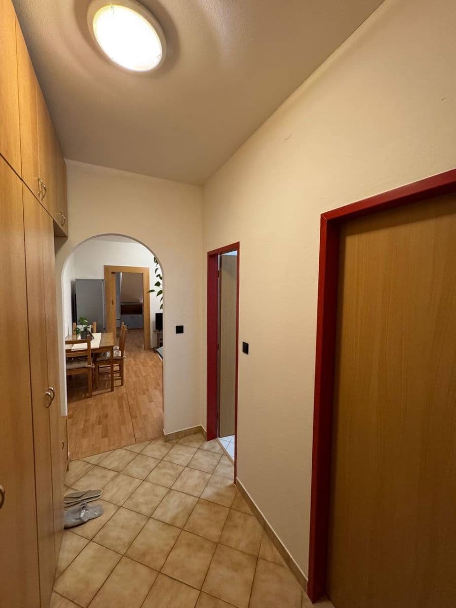 Prenájom bytu 3-izbový 50 m², Svätoplukova, Ružinov, Bratislavský kraj Prenájom bytu 3-izbový 50 m², Svätoplukova, Ružinov, Bratislavský kraj