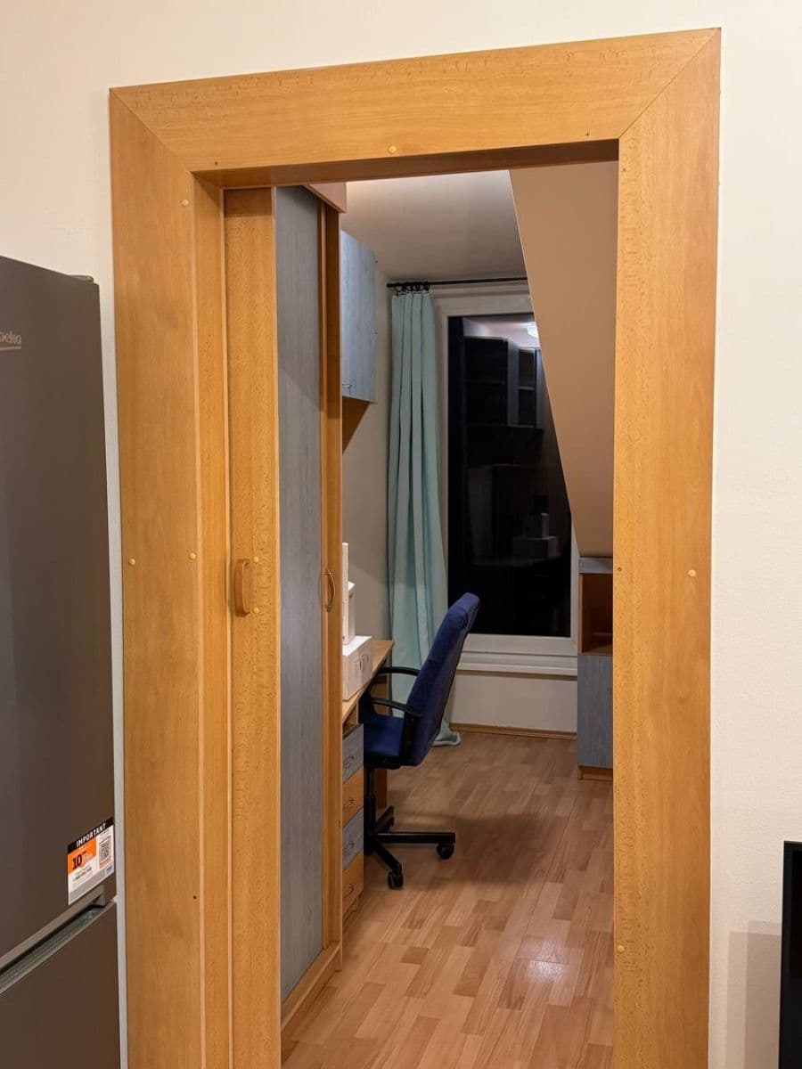 Prenájom bytu 3-izbový 50 m², Svätoplukova, Ružinov, Bratislavský kraj Prenájom bytu 3-izbový 50 m², Svätoplukova, Ružinov, Bratislavský kraj