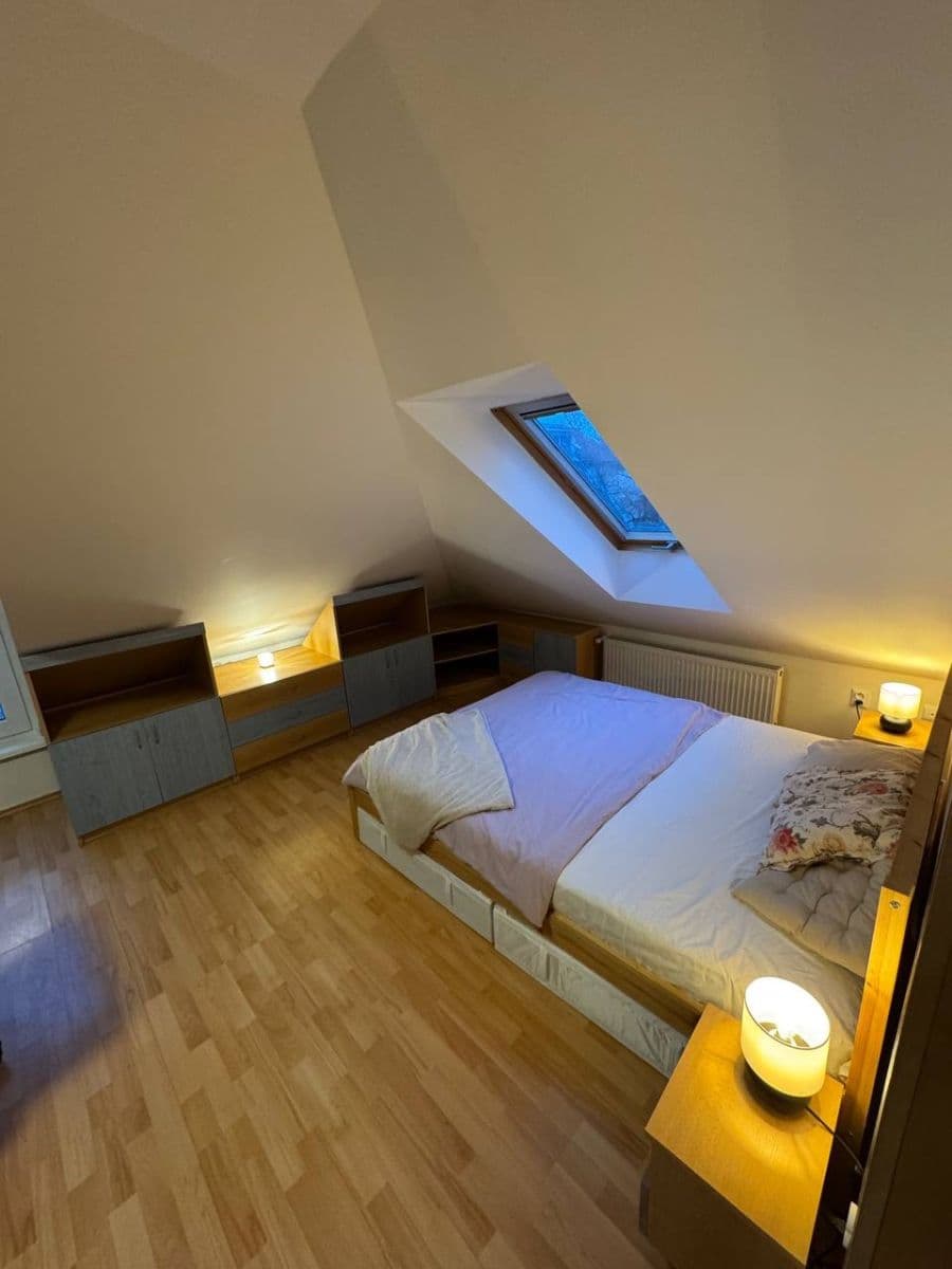 Prenájom bytu 3-izbový 50 m², Svätoplukova, Ružinov, Bratislavský kraj Prenájom bytu 3-izbový 50 m², Svätoplukova, Ružinov, Bratislavský kraj