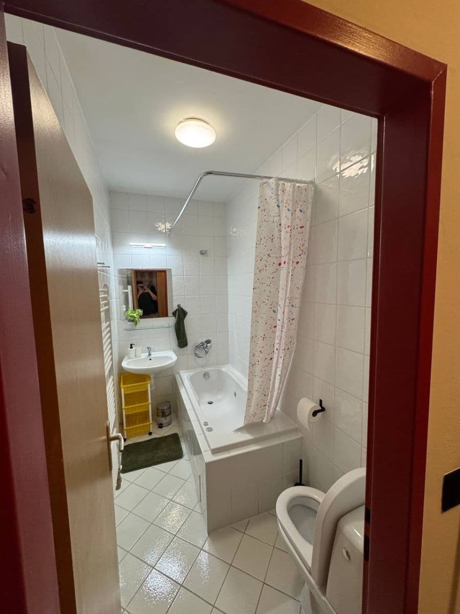 Prenájom bytu 3-izbový 50 m², Svätoplukova, Ružinov, Bratislavský kraj Prenájom bytu 3-izbový 50 m², Svätoplukova, Ružinov, Bratislavský kraj