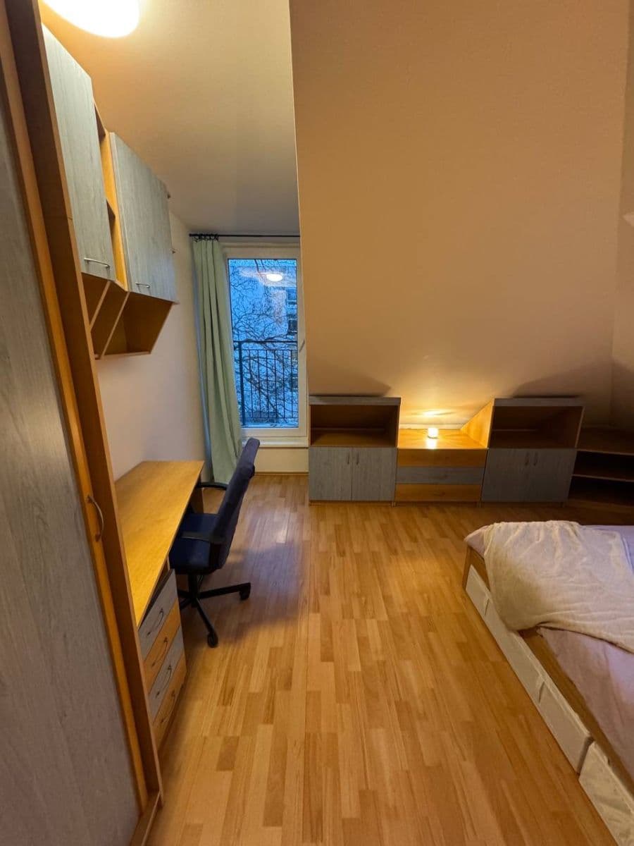 Prenájom bytu 3-izbový 50 m², Svätoplukova, Ružinov, Bratislavský kraj Prenájom bytu 3-izbový 50 m², Svätoplukova, Ružinov, Bratislavský kraj