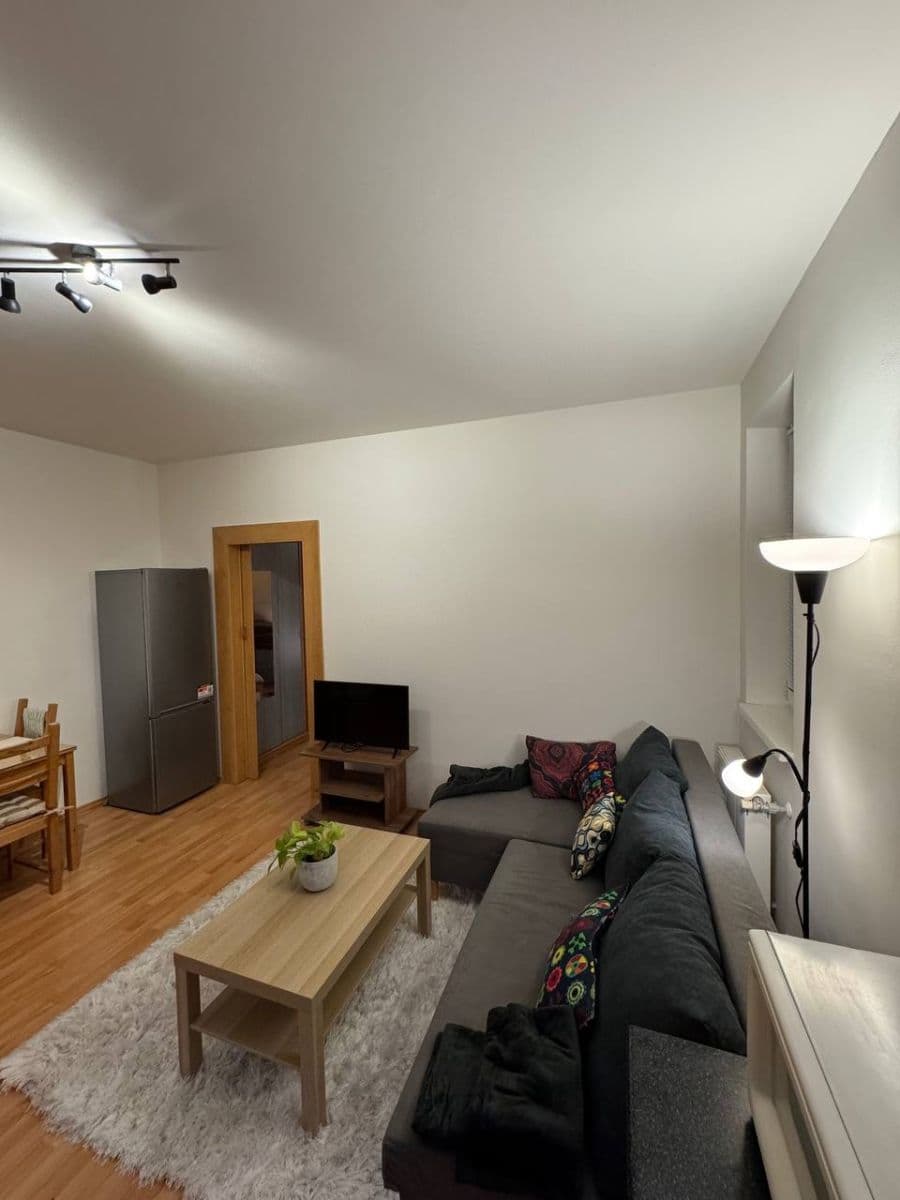 Prenájom bytu 3-izbový 50 m², Svätoplukova, Ružinov, Bratislavský kraj Prenájom bytu 3-izbový 50 m², Svätoplukova, Ružinov, Bratislavský kraj