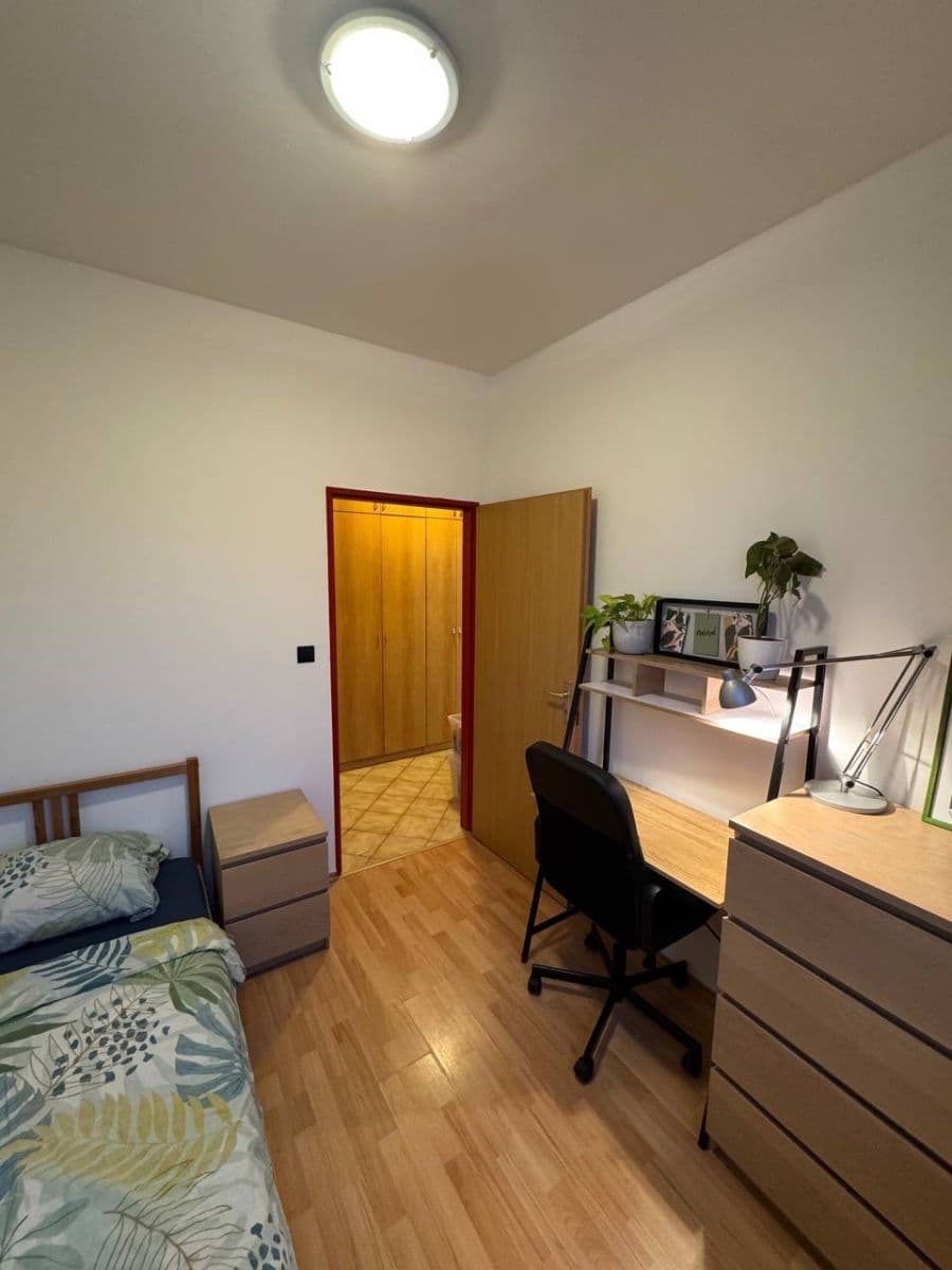 Prenájom bytu 3-izbový 50 m², Svätoplukova, Ružinov, Bratislavský kraj Prenájom bytu 3-izbový 50 m², Svätoplukova, Ružinov, Bratislavský kraj