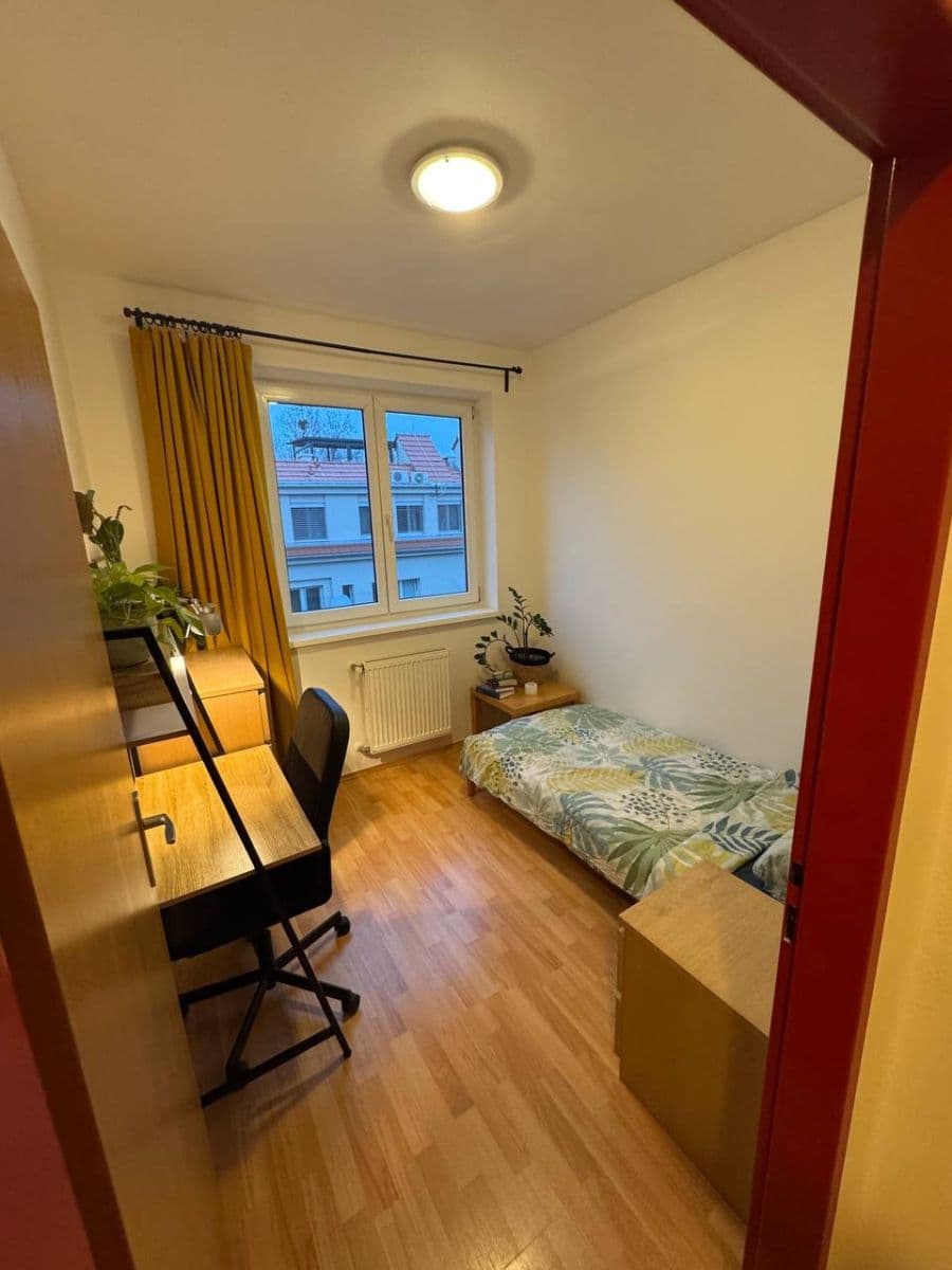 Prenájom bytu 3-izbový 50 m², Svätoplukova, Ružinov, Bratislavský kraj Prenájom bytu 3-izbový 50 m², Svätoplukova, Ružinov, Bratislavský kraj