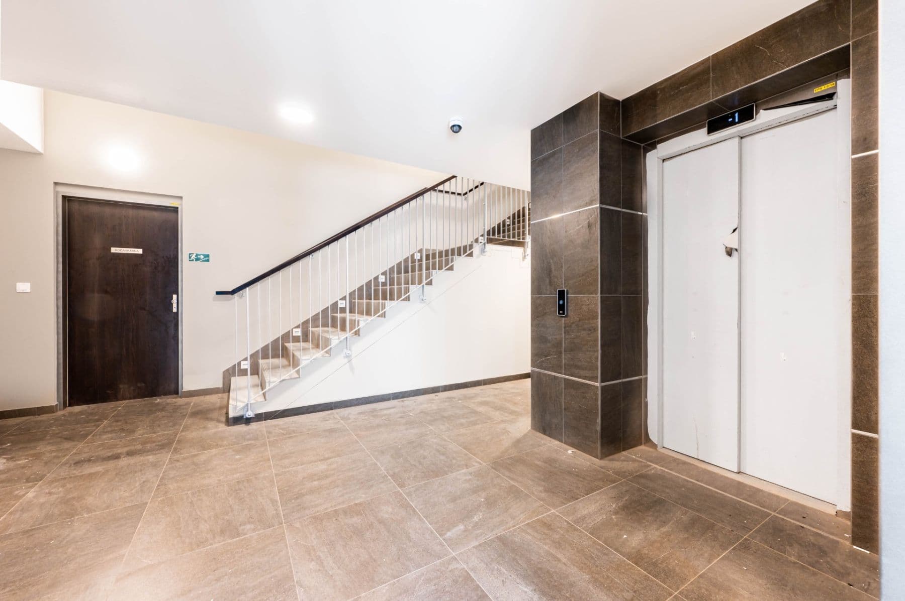 Prenájom bytu 1-izbový 36 m², Kotlaska, Praha, Praha Prenájom bytu 1-izbový 36 m², Kotlaska, Praha, Praha