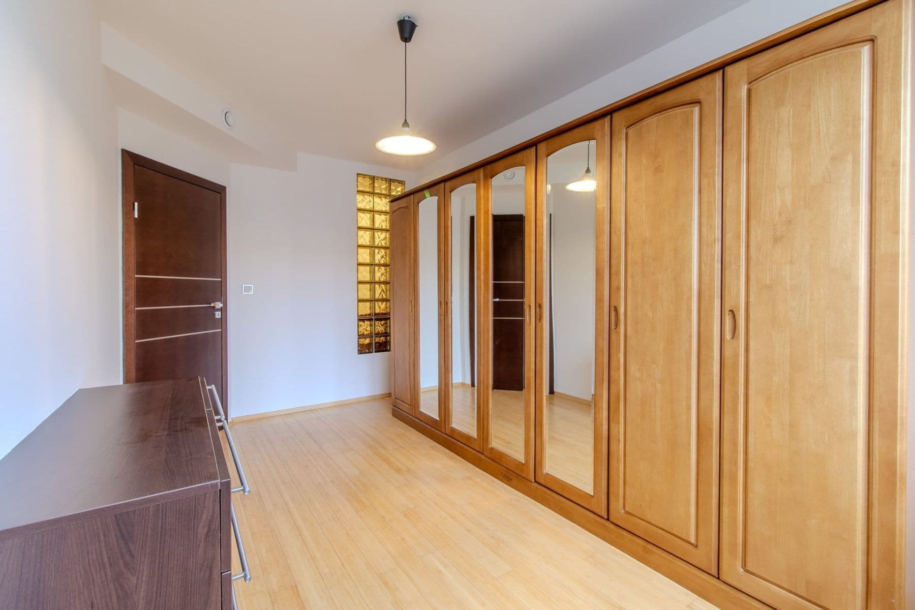 Prenájom bytu 4-izbový 88 m², Kloboučnická, Praha, Praha Prenájom bytu 4-izbový 88 m², Kloboučnická, Praha, Praha