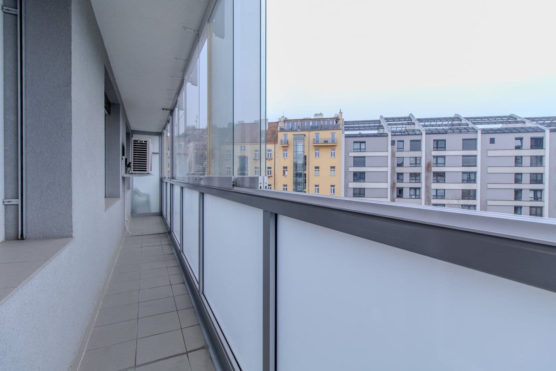 Prenájom bytu 4-izbový 88 m², Kloboučnická, Praha, Praha Prenájom bytu 4-izbový 88 m², Kloboučnická, Praha, Praha