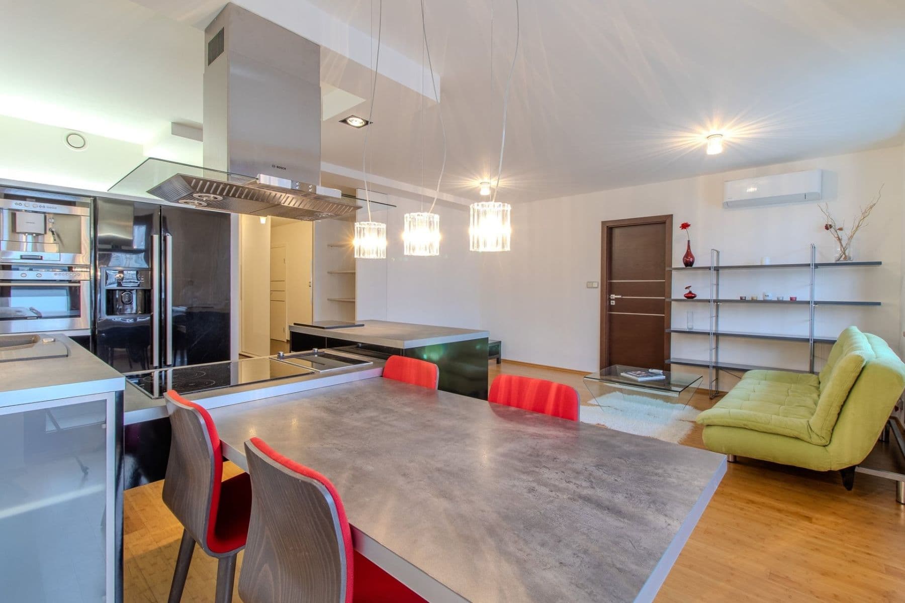 Prenájom bytu 4-izbový 88 m², Kloboučnická, Praha, Praha Prenájom bytu 4-izbový 88 m², Kloboučnická, Praha, Praha