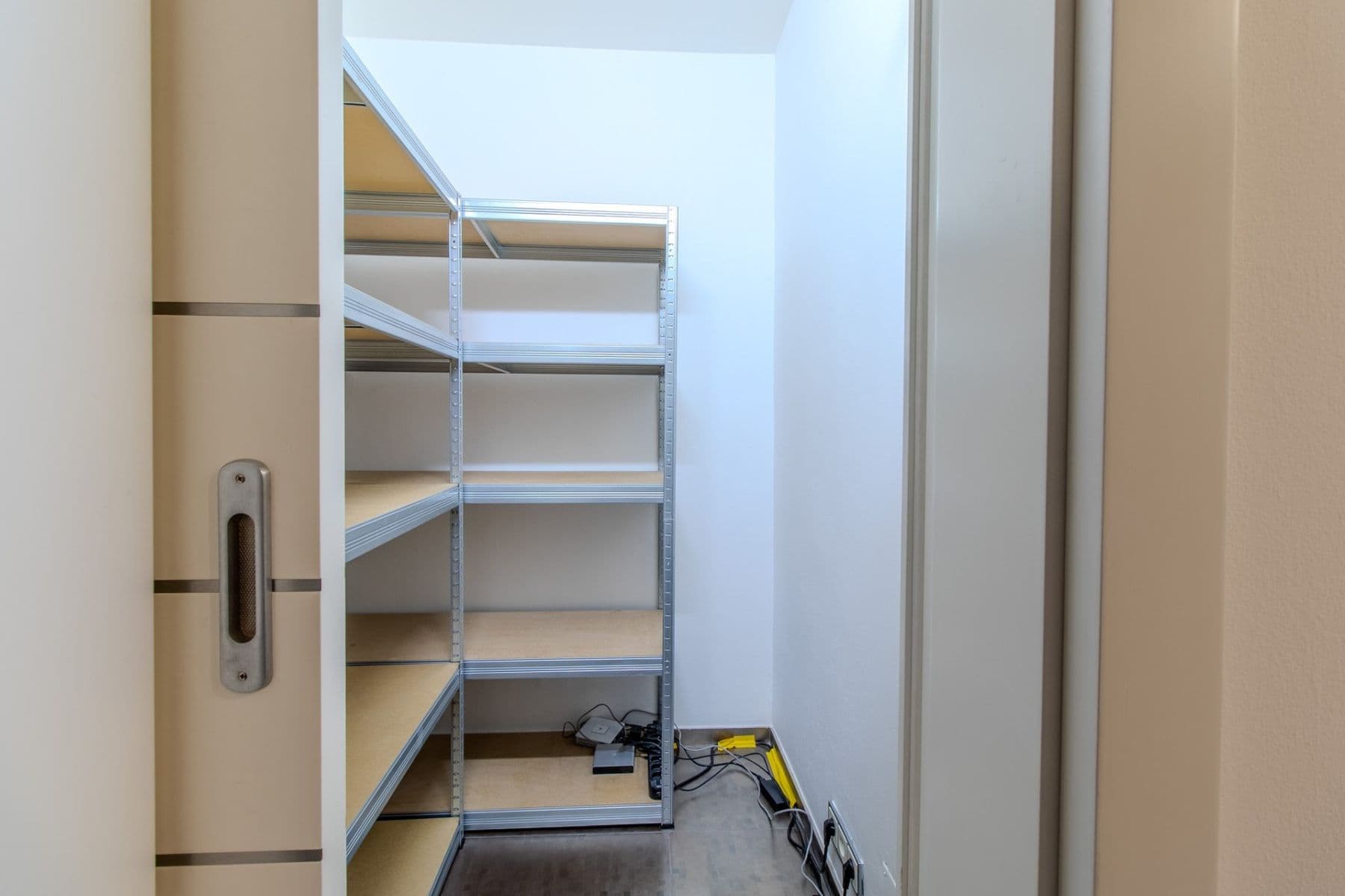 Prenájom bytu 4-izbový 88 m², Kloboučnická, Praha, Praha Prenájom bytu 4-izbový 88 m², Kloboučnická, Praha, Praha