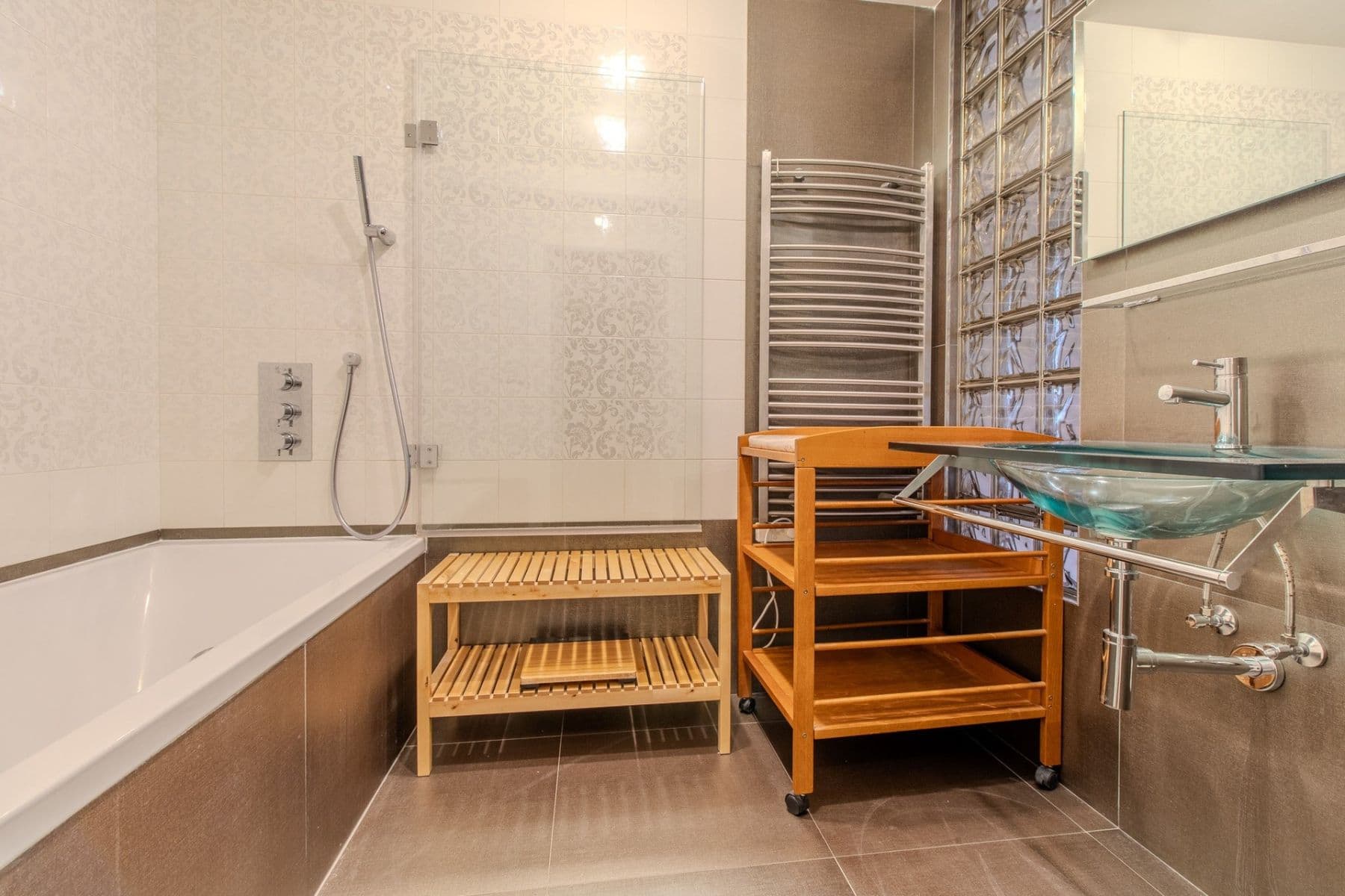 Prenájom bytu 4-izbový 88 m², Kloboučnická, Praha, Praha Prenájom bytu 4-izbový 88 m², Kloboučnická, Praha, Praha