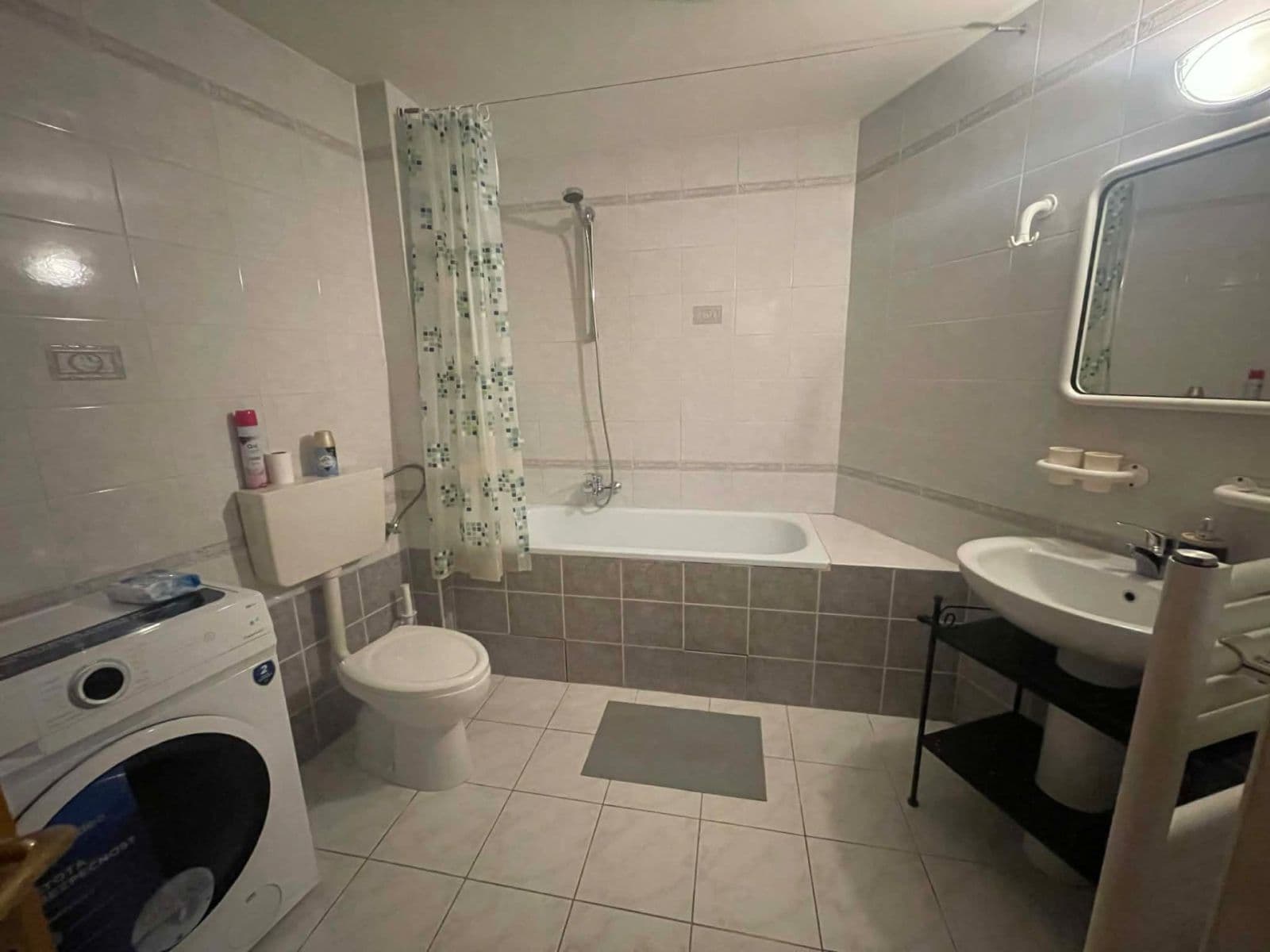 Prenájom bytu 3-izbový 75 m², Krymská, Praha, Praha Prenájom bytu 3-izbový 75 m², Krymská, Praha, Praha