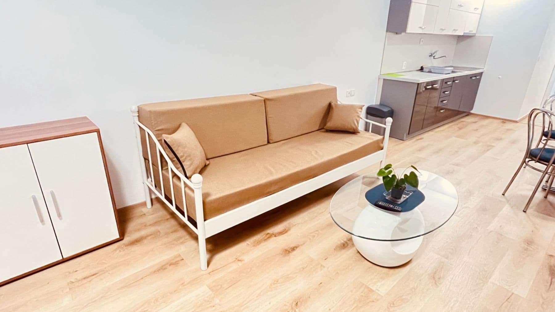 Prenájom bytu 1-izbový 40 m², Na Moklině, Praha, Praha Prenájom bytu 1-izbový 40 m², Na Moklině, Praha, Praha