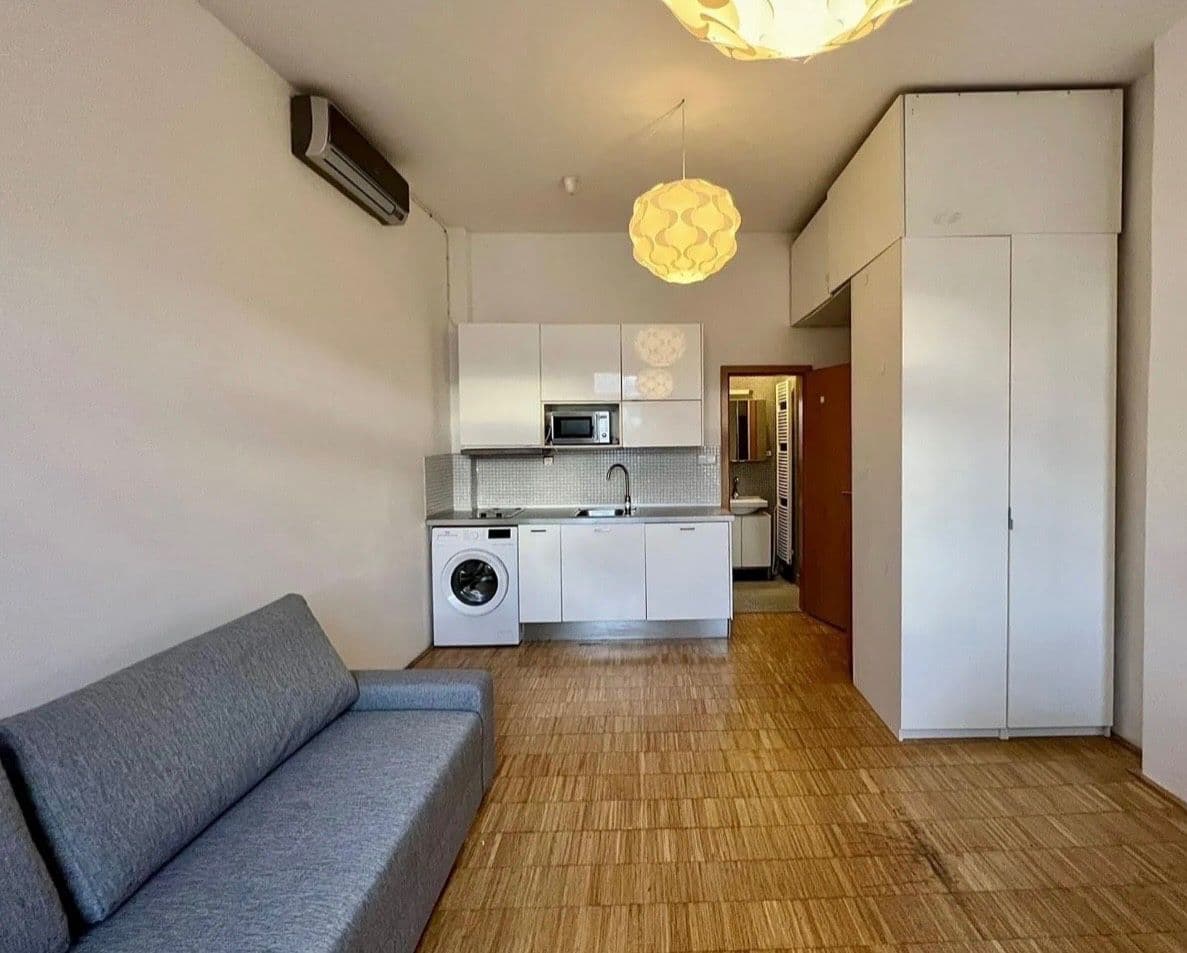 Prenájom bytu 1-izbový 23 m², Heydukova, Praha, Praha Prenájom bytu 1-izbový 23 m², Heydukova, Praha, Praha