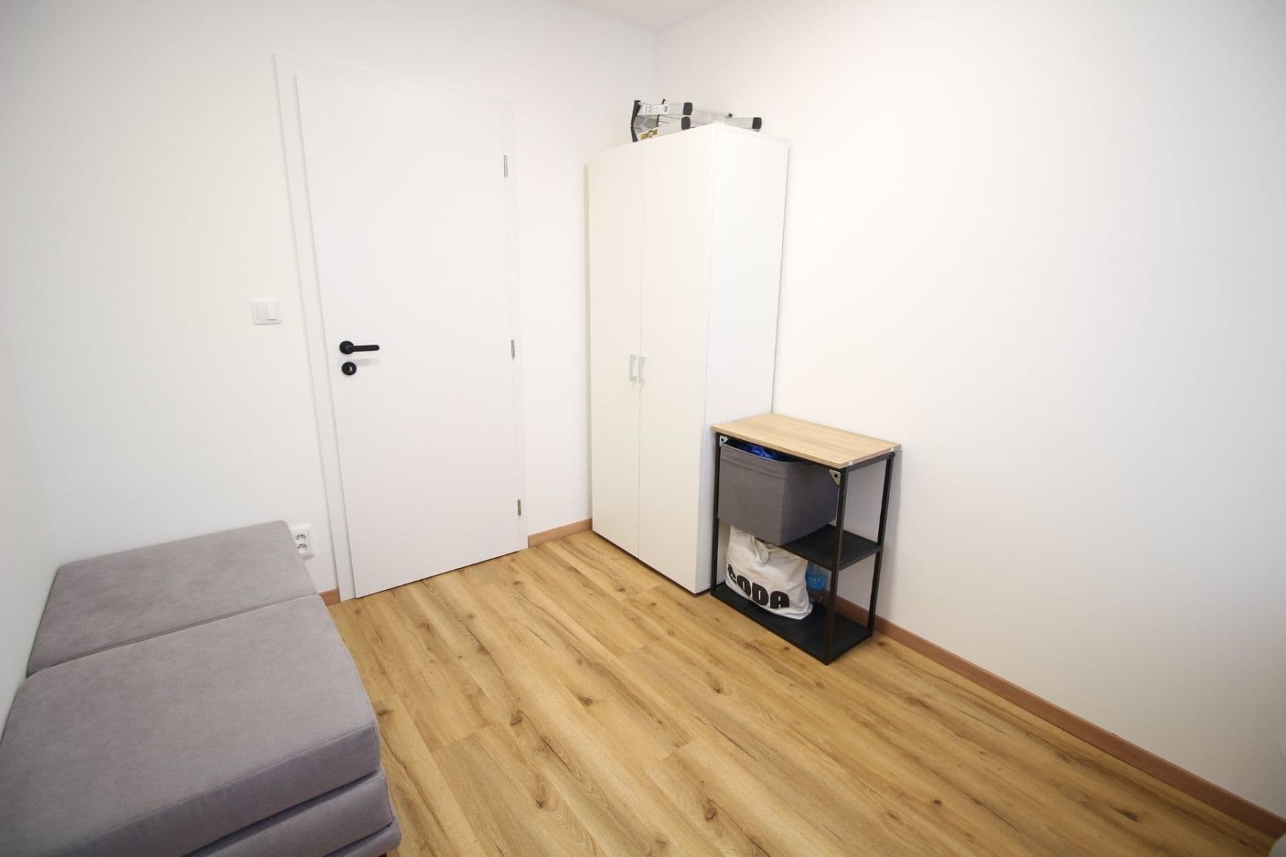 Prenájom bytu 3-izbový 60 m², Kosmonautů, Mělník, Středočeský kraj Prenájom bytu 3-izbový 60 m², Kosmonautů, Mělník, Středočeský kraj