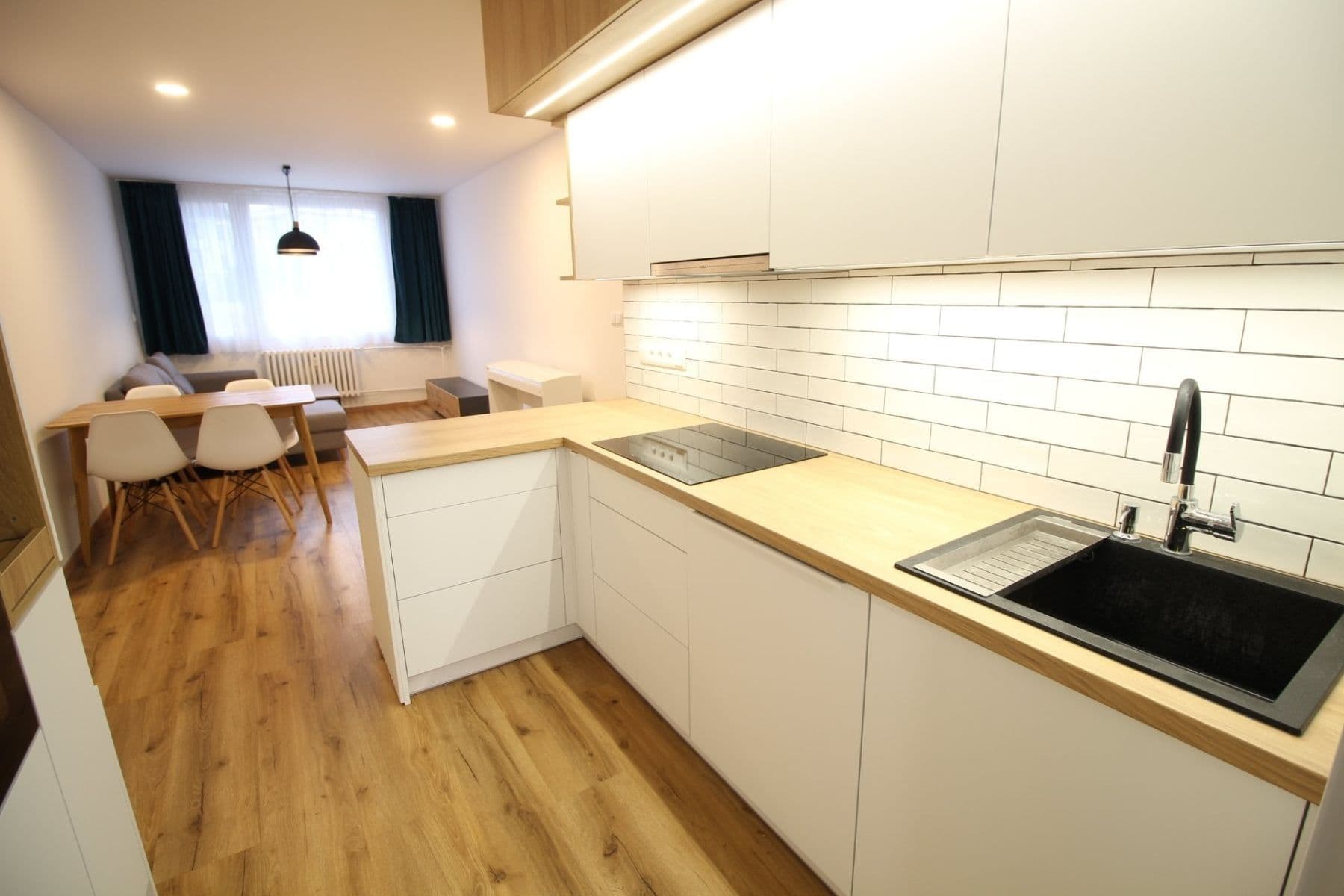 Prenájom bytu 3-izbový 60 m², Kosmonautů, Mělník, Středočeský kraj Prenájom bytu 3-izbový 60 m², Kosmonautů, Mělník, Středočeský kraj