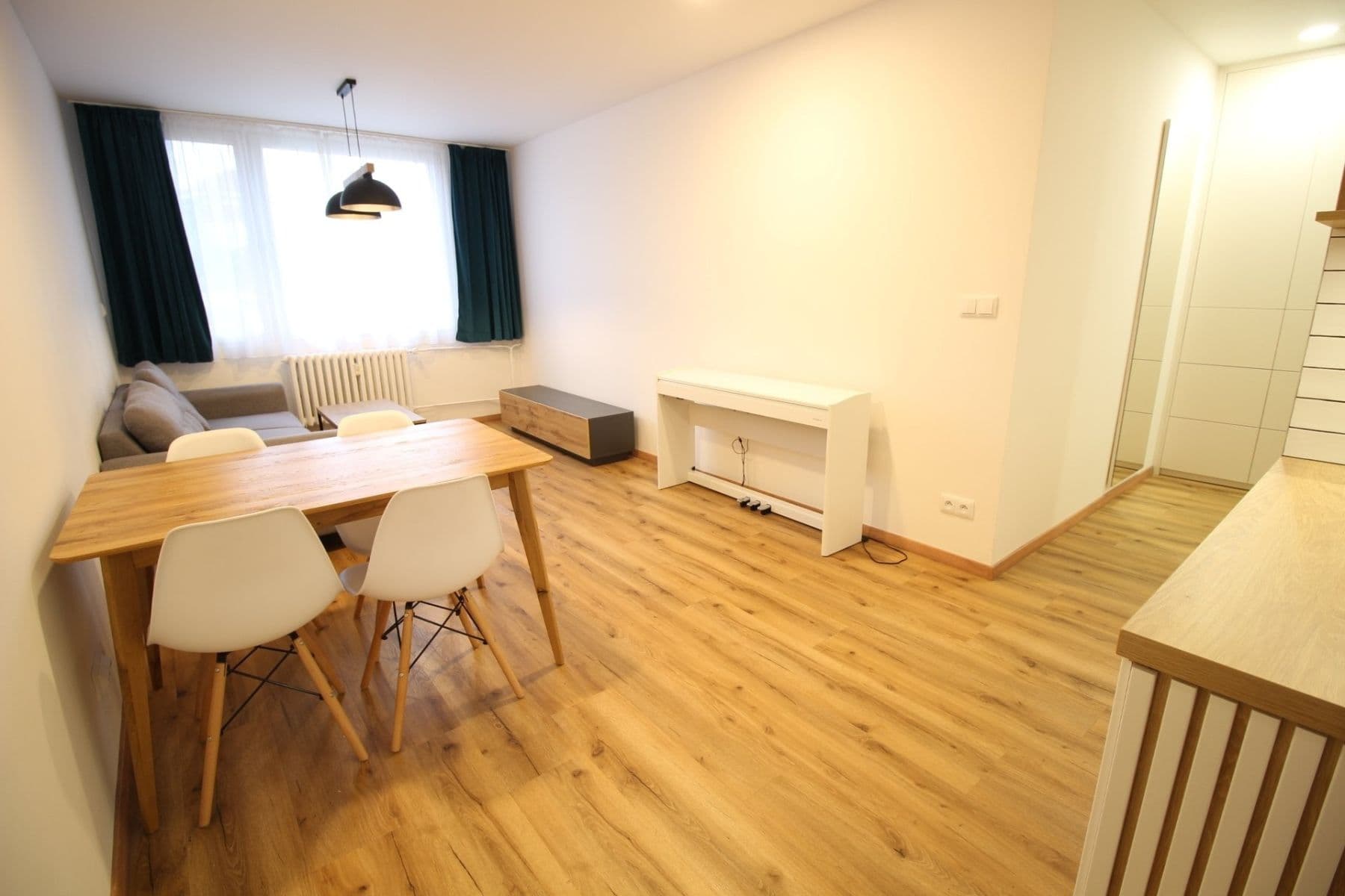 Prenájom bytu 3-izbový 60 m², Kosmonautů, Mělník, Středočeský kraj Prenájom bytu 3-izbový 60 m², Kosmonautů, Mělník, Středočeský kraj