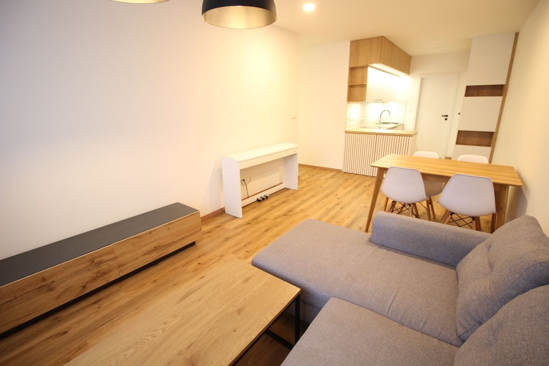 Prenájom bytu 3-izbový 60 m², Kosmonautů, Mělník, Středočeský kraj Prenájom bytu 3-izbový 60 m², Kosmonautů, Mělník, Středočeský kraj