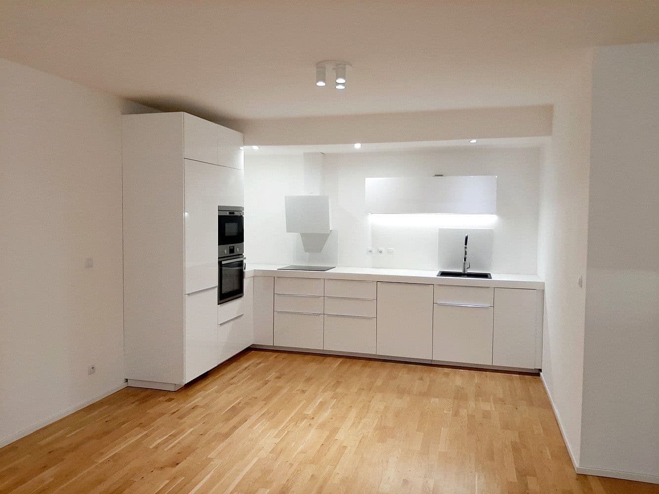 Predaj bytu 3-izbový 84 m², Nepomuckých, Praha, Praha Predaj bytu 3-izbový 84 m², Nepomuckých, Praha, Praha