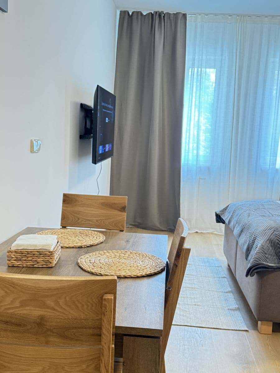 Prenájom bytu 43 m², Zbraslavská, Praha, Praha Prenájom bytu 43 m², Zbraslavská, Praha, Praha