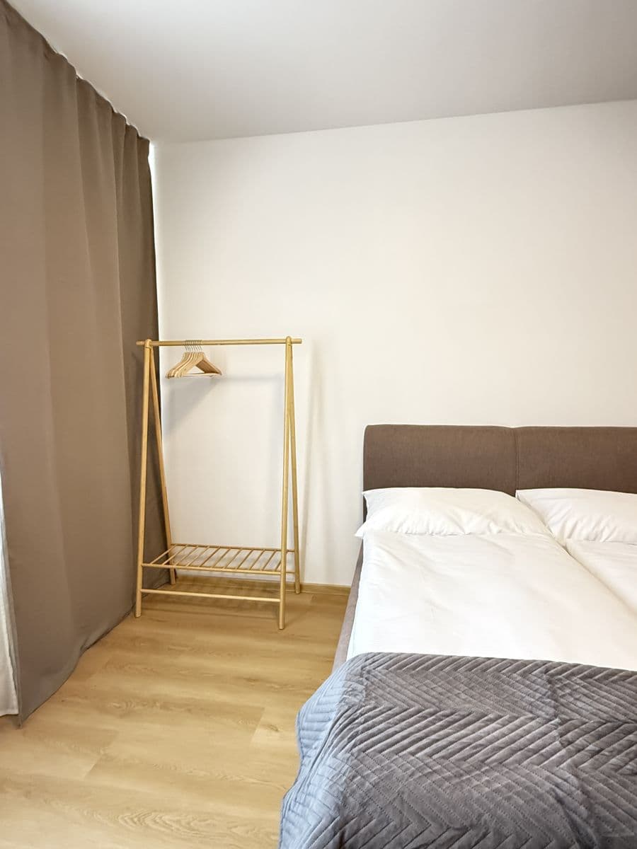 Prenájom bytu 43 m², Zbraslavská, Praha, Praha Prenájom bytu 43 m², Zbraslavská, Praha, Praha