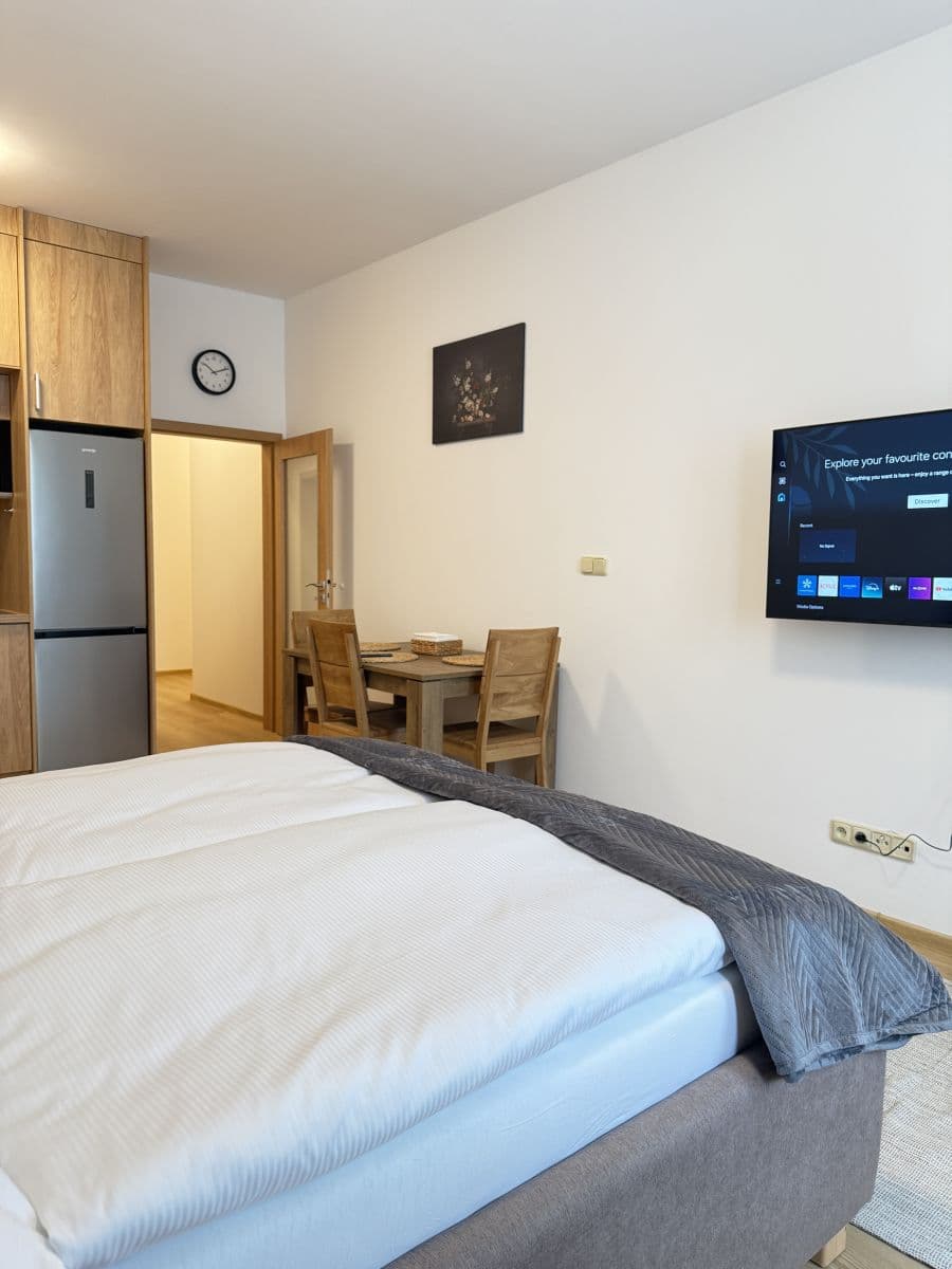 Prenájom bytu 43 m², Zbraslavská, Praha, Praha Prenájom bytu 43 m², Zbraslavská, Praha, Praha