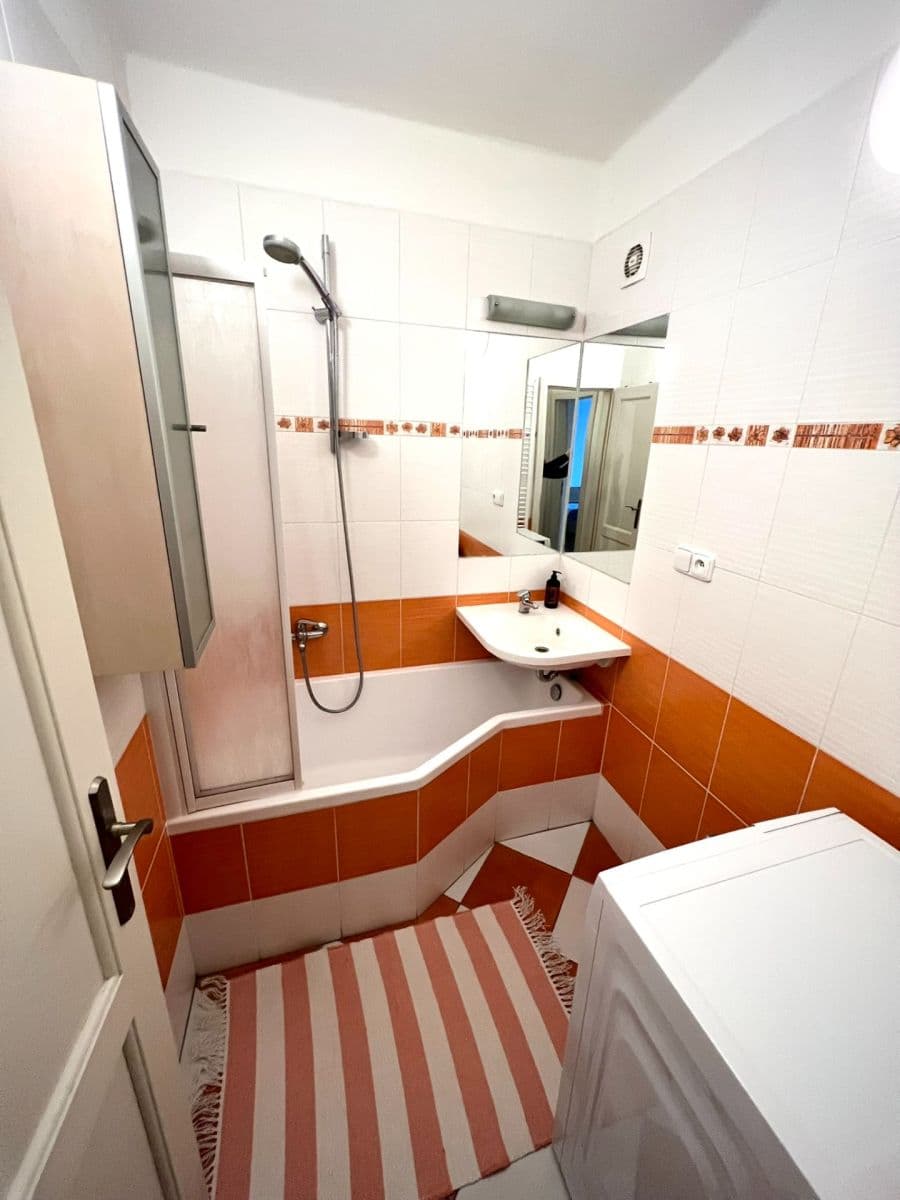 Prenájom bytu 2-izbový 65 m², J. Plachty, České Budějovice, Jihočeský kraj Prenájom bytu 2-izbový 65 m², J. Plachty, České Budějovice, Jihočeský kraj