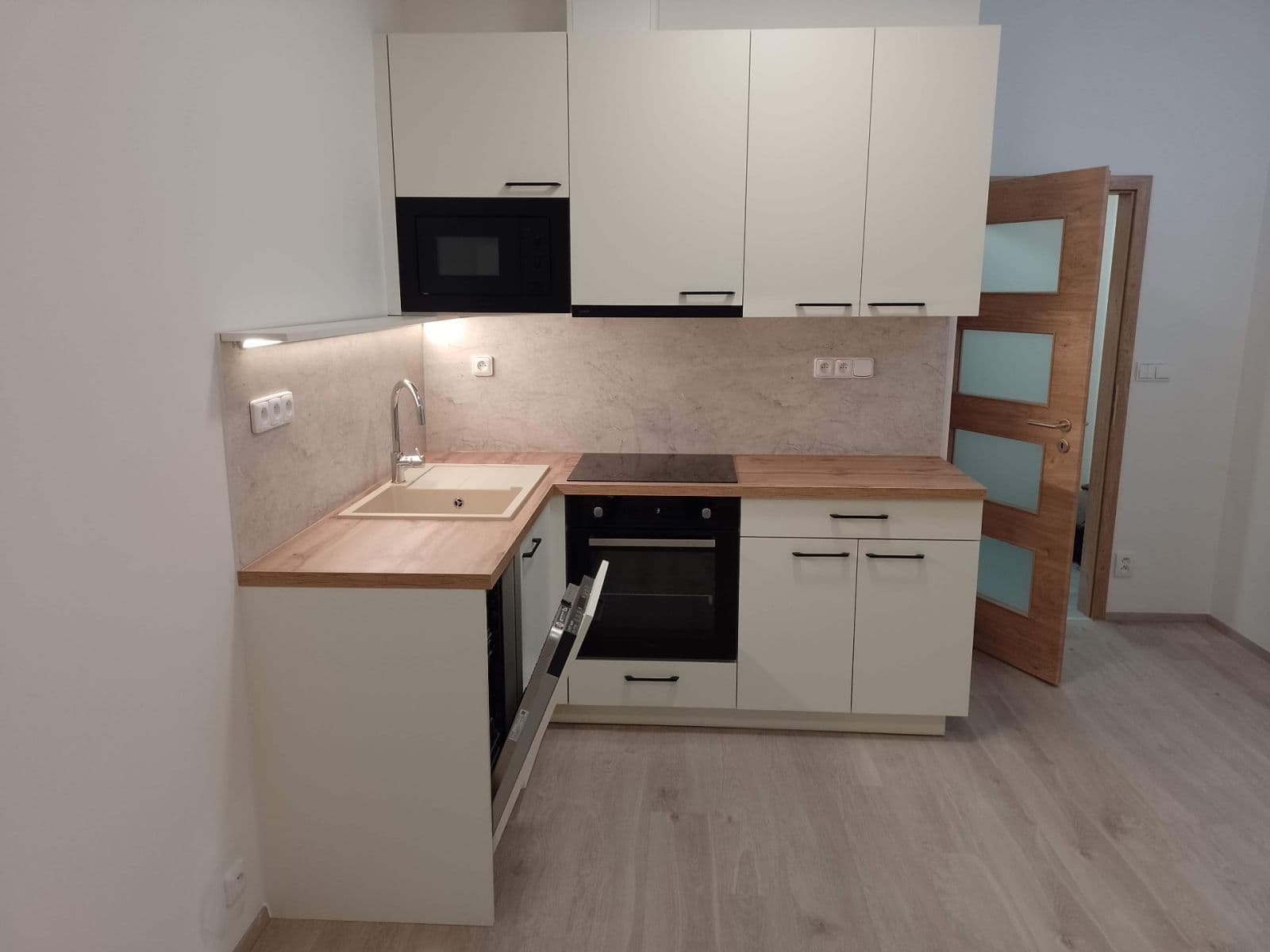 Prenájom bytu 1-izbový 23 m², Augustina Lukeše, Brandýs nad Labem-Stará Boleslav, Středočeský kraj Prenájom bytu 1-izbový 23 m², Augustina Lukeše, Brandýs nad Labem-Stará Boleslav, Středočeský kraj