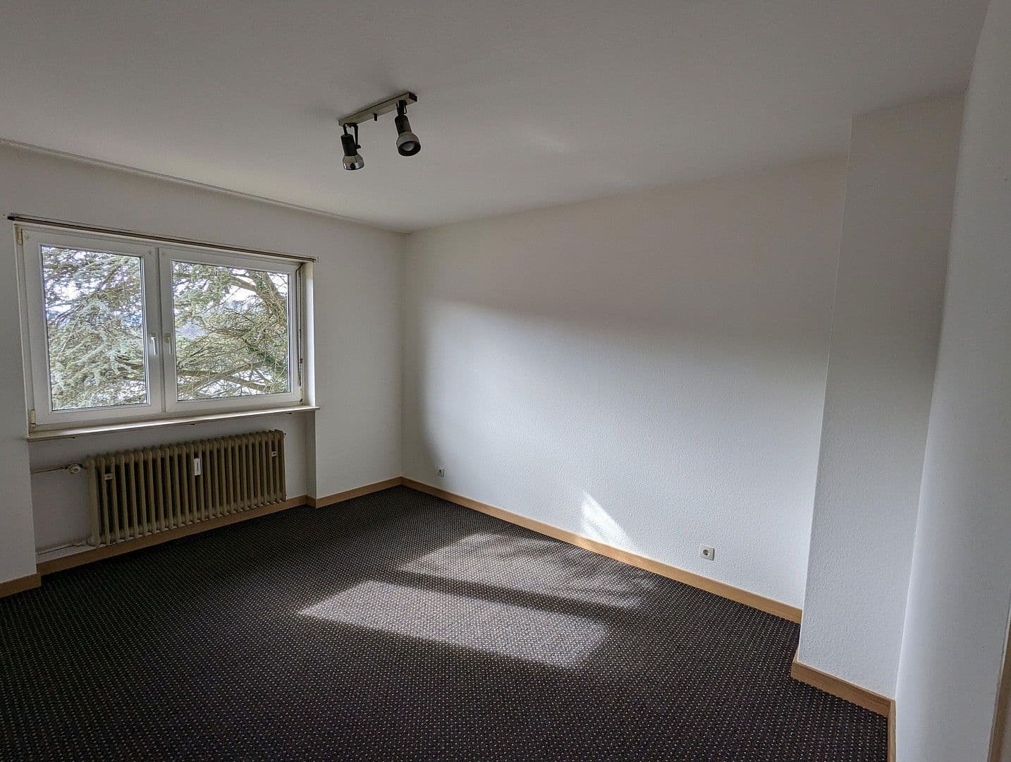 Predaj domu 160 m², pozemek 400 m², Nussbaumstraße 20, Saarbrücken, Sársko Predaj domu 160 m², pozemek 400 m², Nussbaumstraße 20, Saarbrücken, Sársko