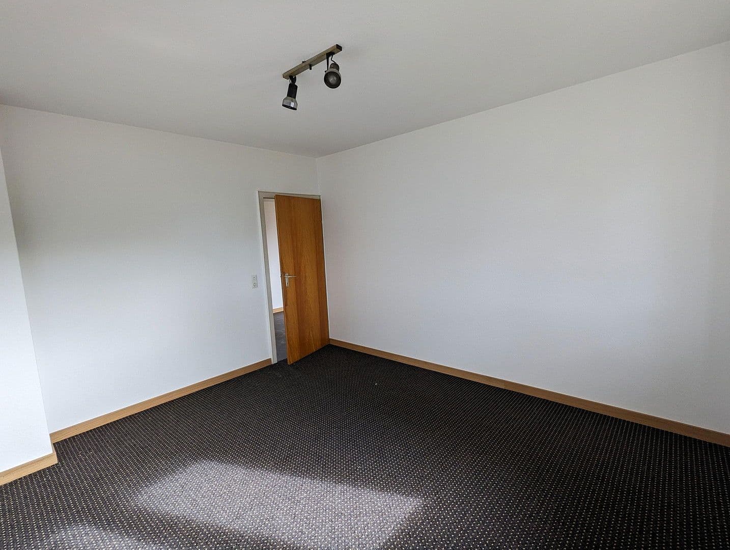 Predaj domu 160 m², pozemek 400 m², Nussbaumstraße 20, Saarbrücken, Sársko Predaj domu 160 m², pozemek 400 m², Nussbaumstraße 20, Saarbrücken, Sársko