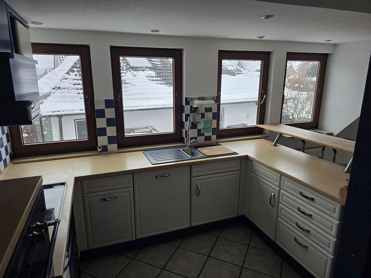 Prenájom bytu 3-izbový 100 m², Norderstedt, Šlezvicko-Holštajnsko Prenájom bytu 3-izbový 100 m², Norderstedt, Šlezvicko-Holštajnsko