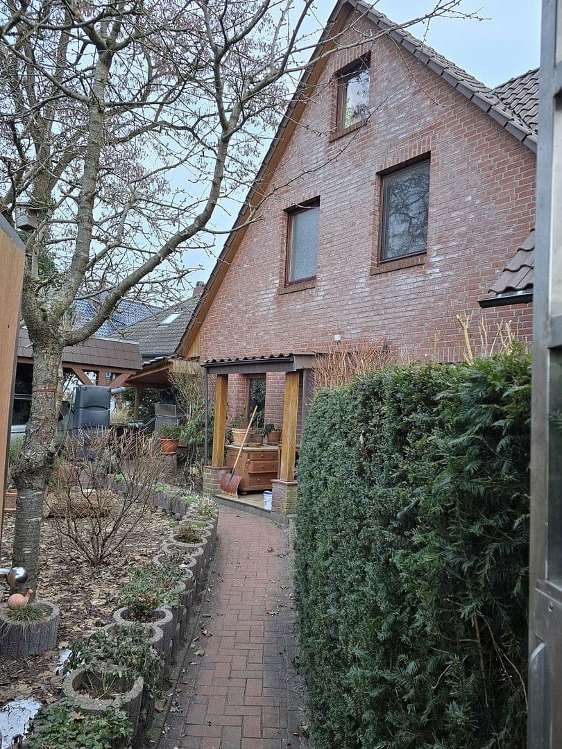 Prenájom bytu 3-izbový 100 m², Norderstedt, Šlezvicko-Holštajnsko Prenájom bytu 3-izbový 100 m², Norderstedt, Šlezvicko-Holštajnsko