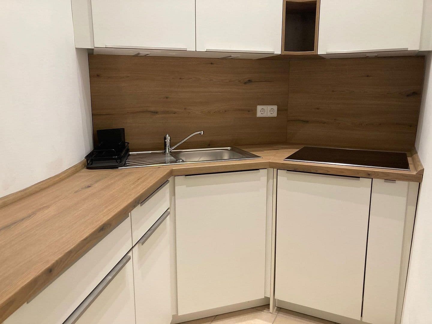 Prenájom bytu 2-izbový 65 m², Katharinenstrasse 21, Berlin, Berlín Prenájom bytu 2-izbový 65 m², Katharinenstrasse 21, Berlin, Berlín