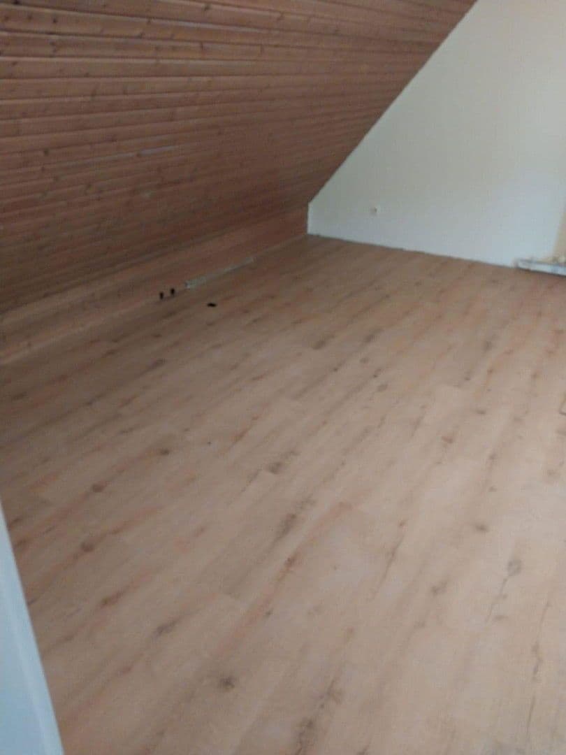 Prenájom bytu 5-izbový 100 m², Obersulm, Bádensko-Wurttembersko Prenájom bytu 5-izbový 100 m², Obersulm, Bádensko-Wurttembersko