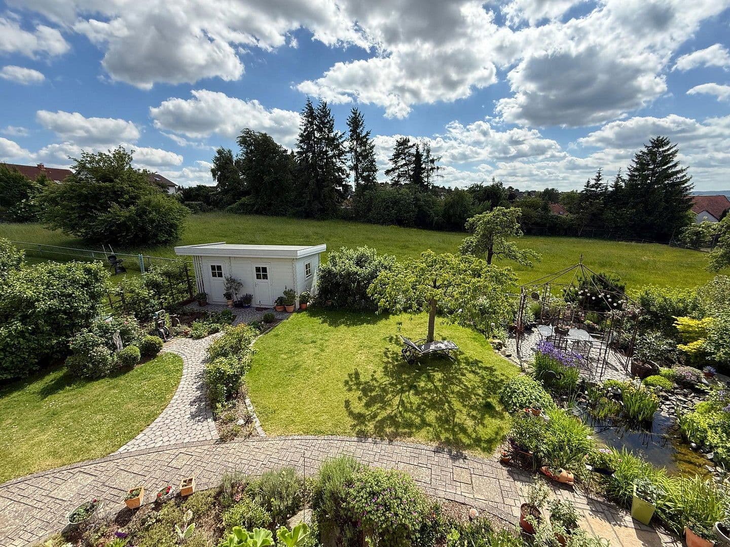 Predaj domu 322 m², pozemek 707 m², Künzell, Hesensko Predaj domu 322 m², pozemek 707 m², Künzell, Hesensko