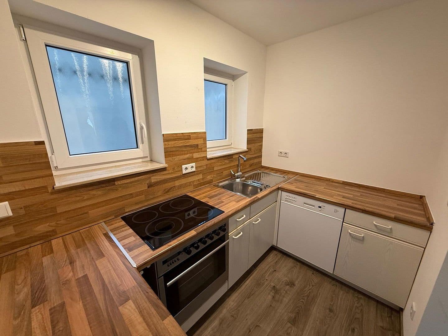 Predaj domu 322 m², pozemek 707 m², Künzell, Hesensko Predaj domu 322 m², pozemek 707 m², Künzell, Hesensko