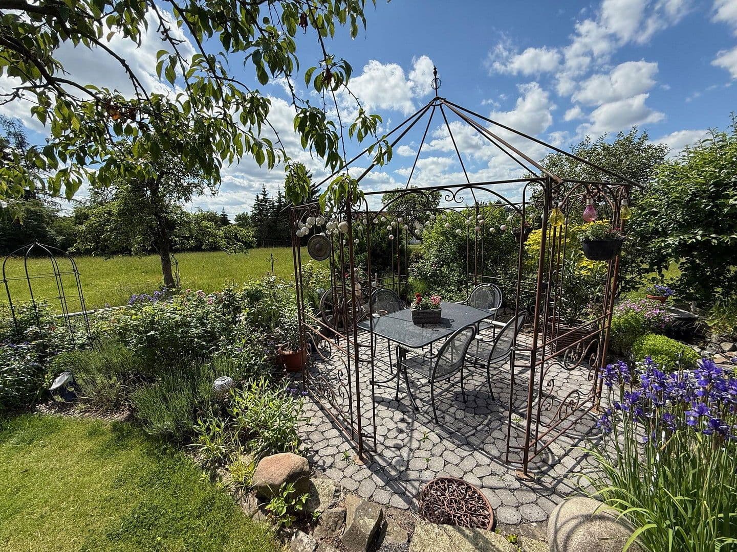 Predaj domu 322 m², pozemek 707 m², Künzell, Hesensko Predaj domu 322 m², pozemek 707 m², Künzell, Hesensko