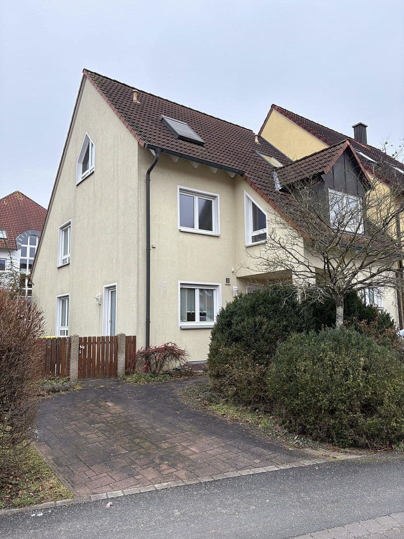 Predaj domu 137 m², pozemek 304 m², Oberasbach, Bavorsko Predaj domu 137 m², pozemek 304 m², Oberasbach, Bavorsko