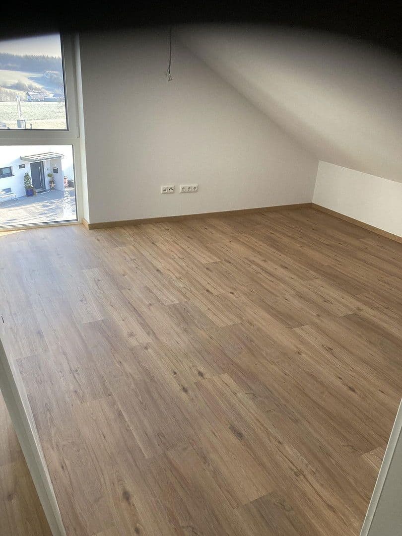 Prenájom domu 160 m², pozemek 450 m², Carlo schellemannstr 26B, Eggenfelden, Bavorsko Prenájom domu 160 m², pozemek 450 m², Carlo schellemannstr 26B, Eggenfelden, Bavorsko